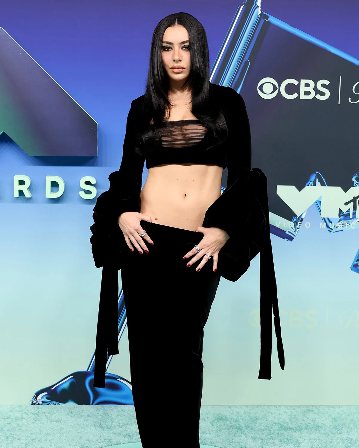 Charli XCX Brings Dark Romance to VMAs