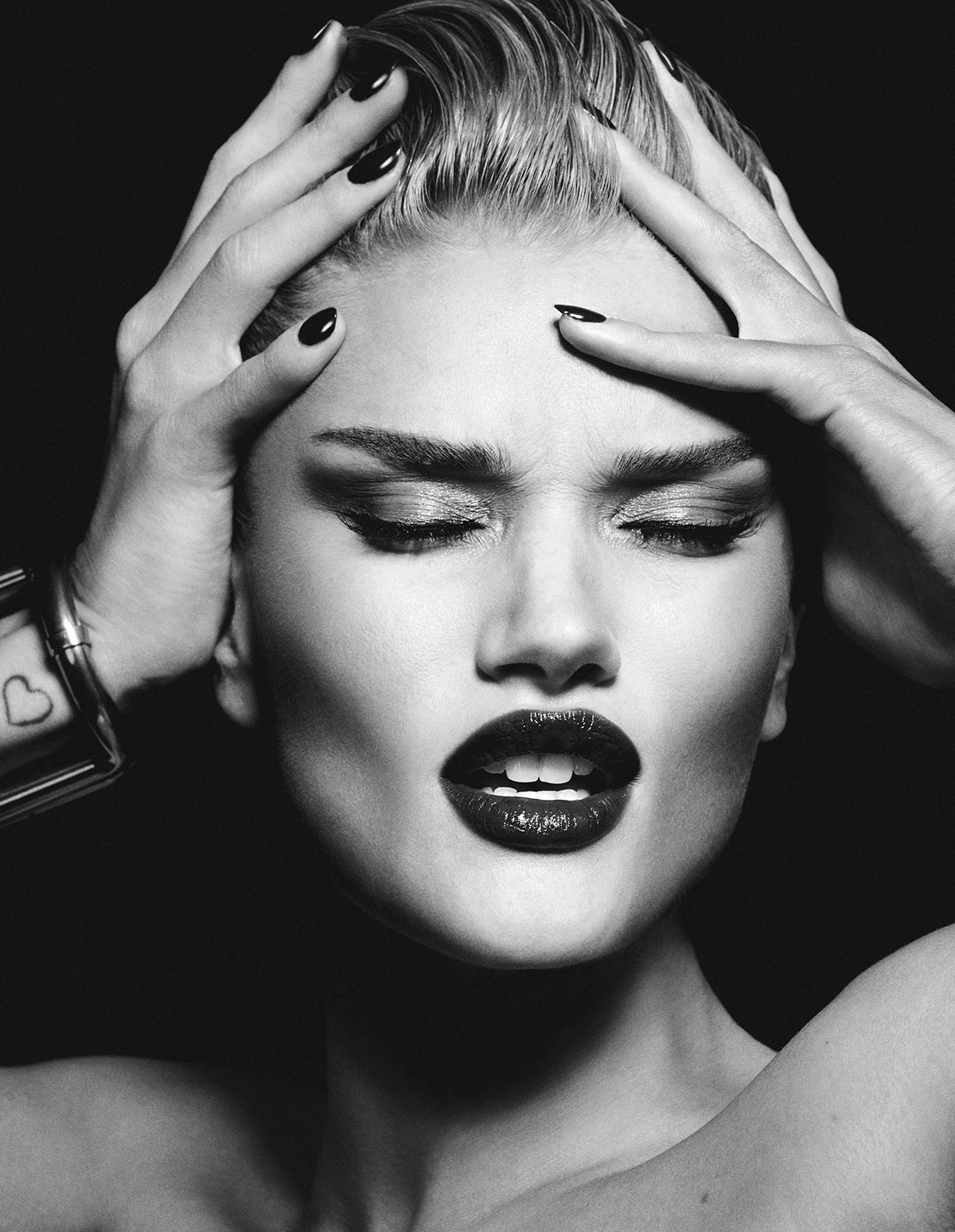 rosie-huntington-witheley-luigi-iango-lui-june-20150-12