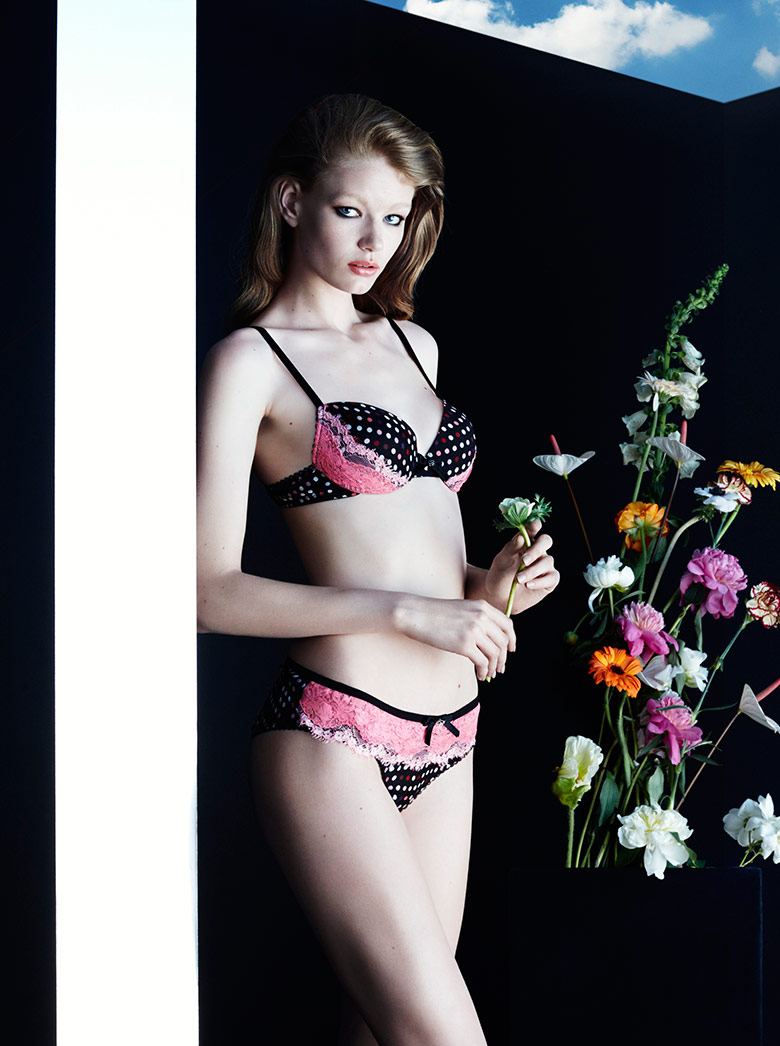 hollie-may-saker-blumarine-fw-2015-16-10