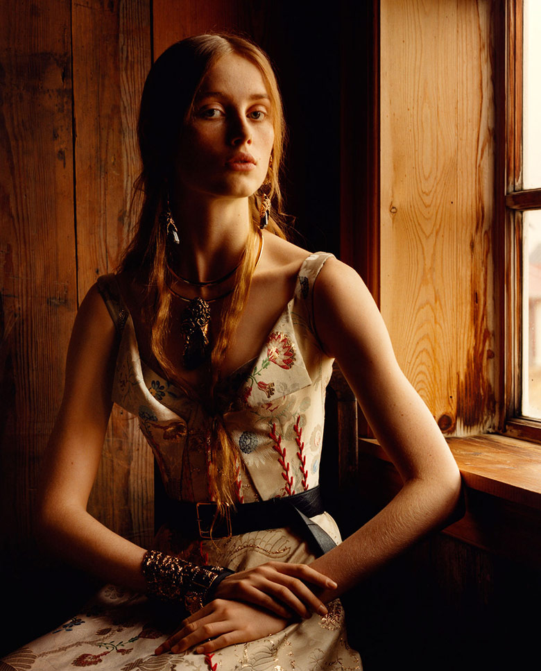 rianne-van-rompaey-jamie-hawkesworth-alexander-mcqueen-fw-1718-7