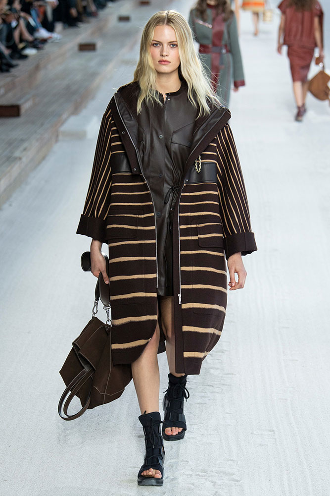 PARIS---HERMES---SS19---SOPHIA-ROETZ