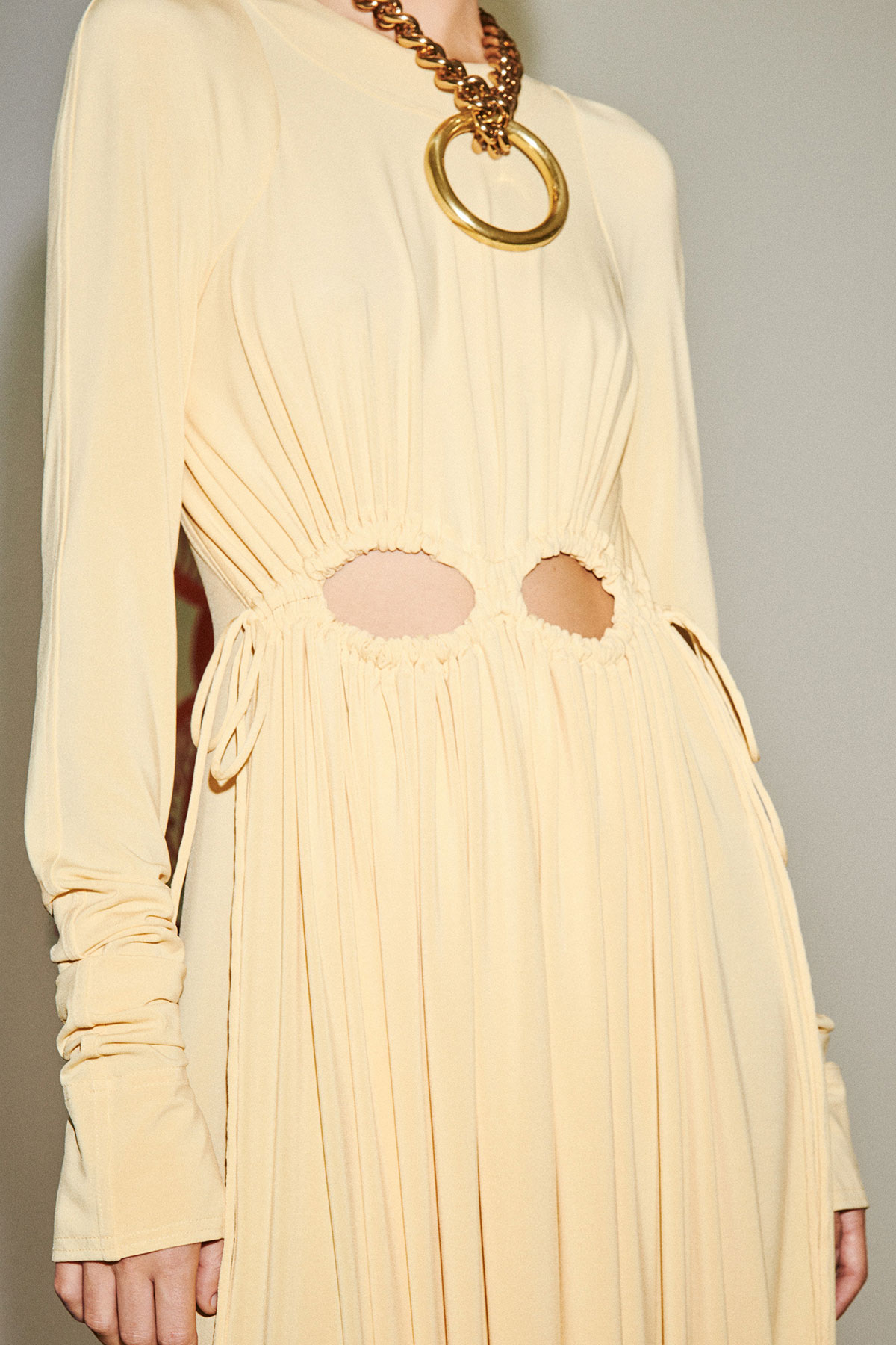 victoria-beckham-spring-summer-2021-1