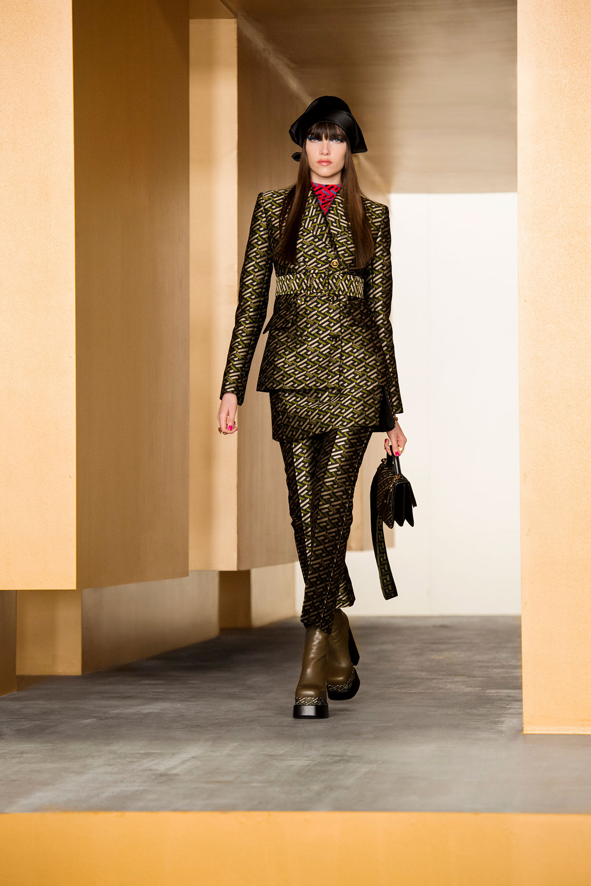 versace-fall-winter-2021