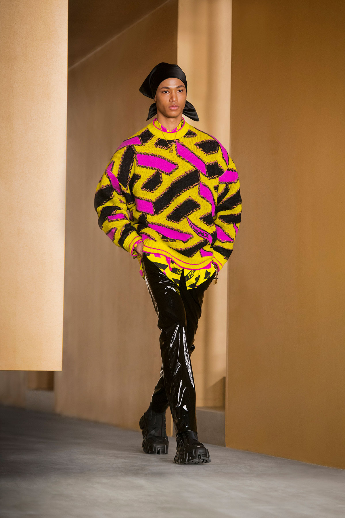 versace-fall-winter-2021