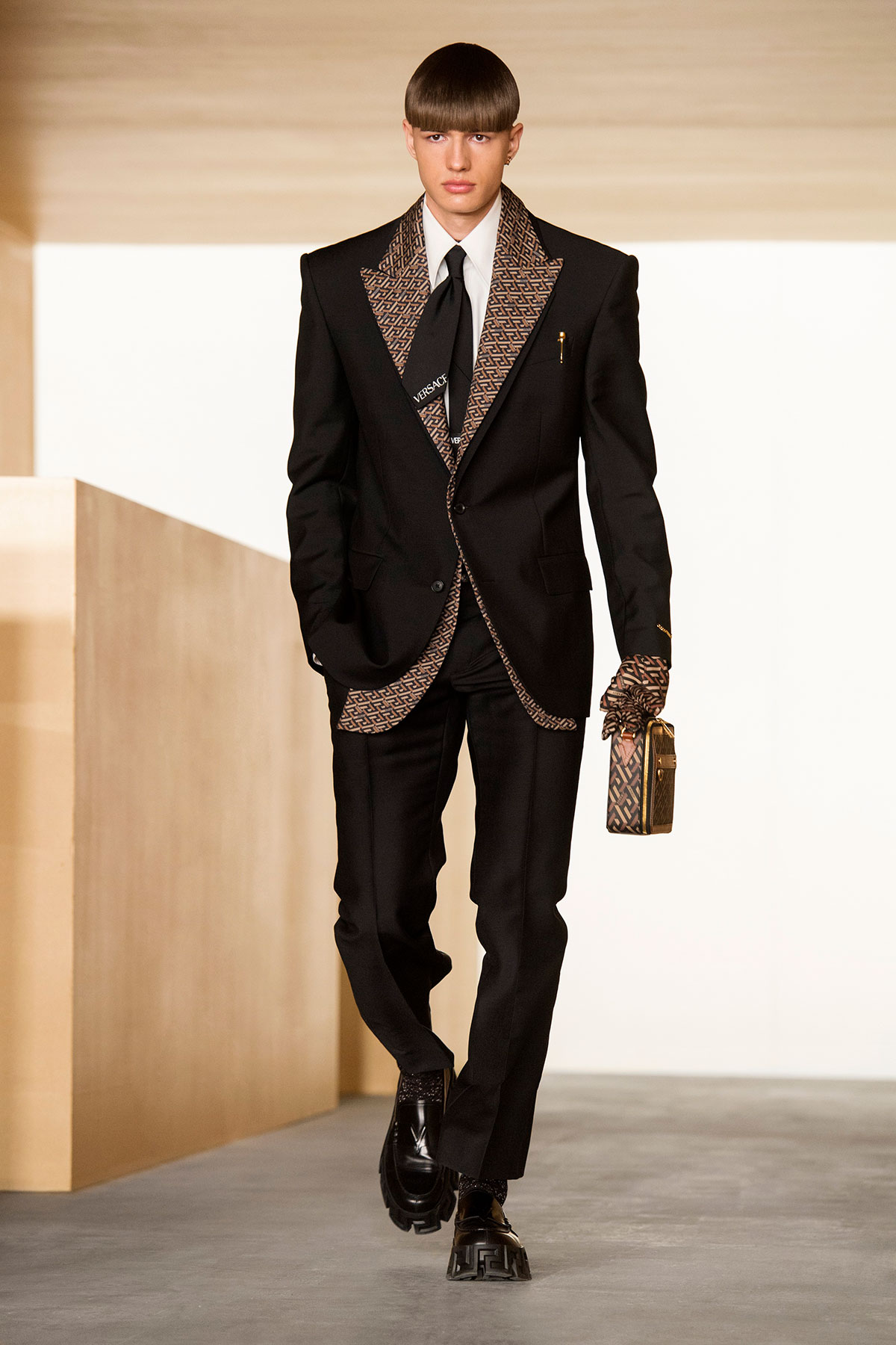 versace-fall-winter-2021