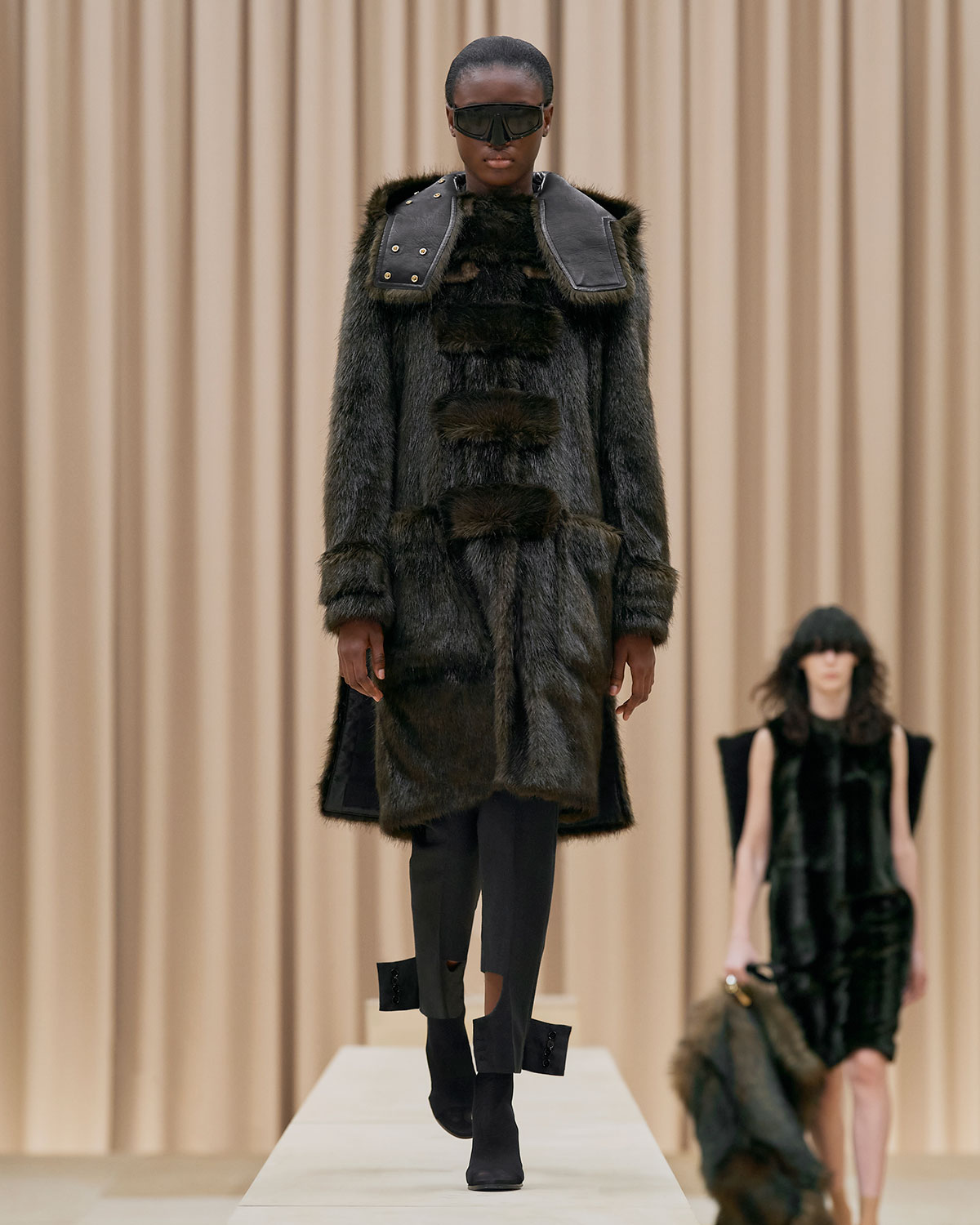 burberry-fall-winter-2021-womenswear