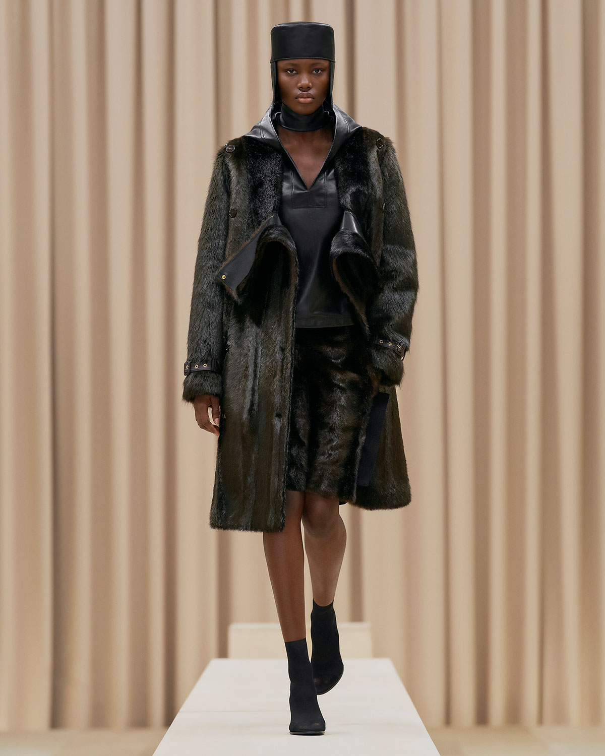 burberry-fall-winter-2021-womenswear