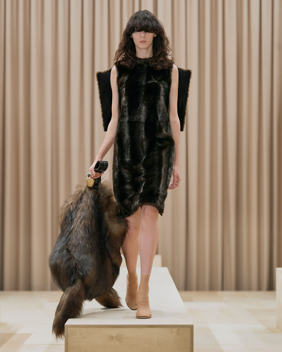 burberry-fall-winter-2021-womenswear