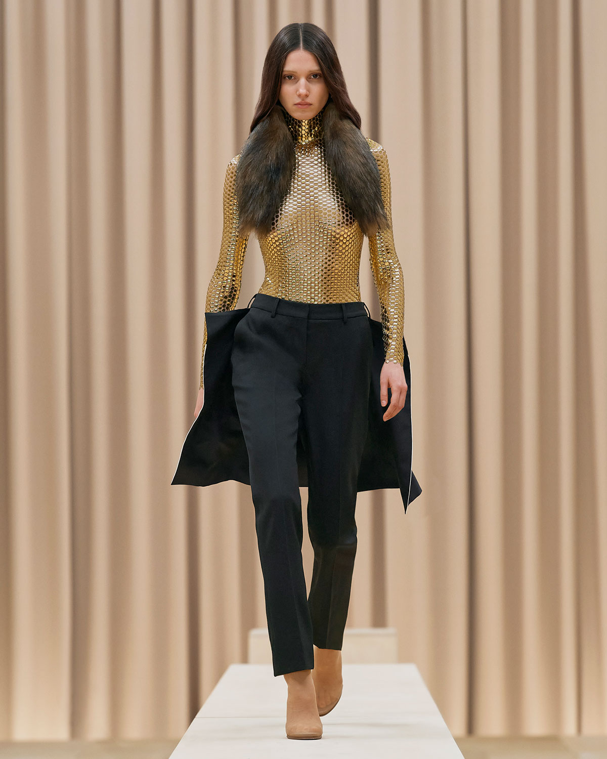 burberry-fall-winter-2021-womenswear