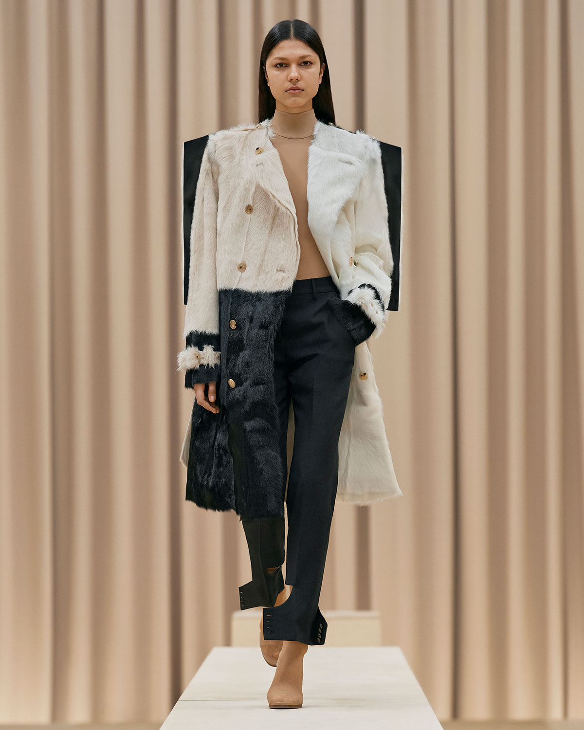 burberry-fall-winter-2021-womenswear