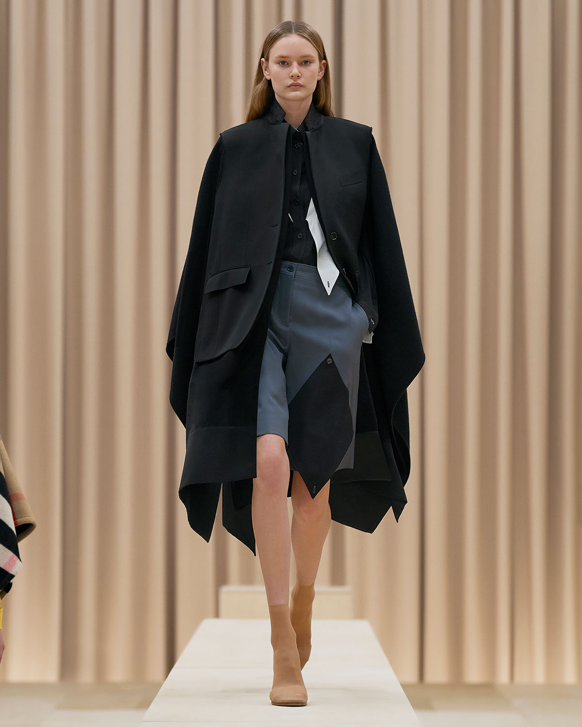 burberry-fall-winter-2021-womenswear