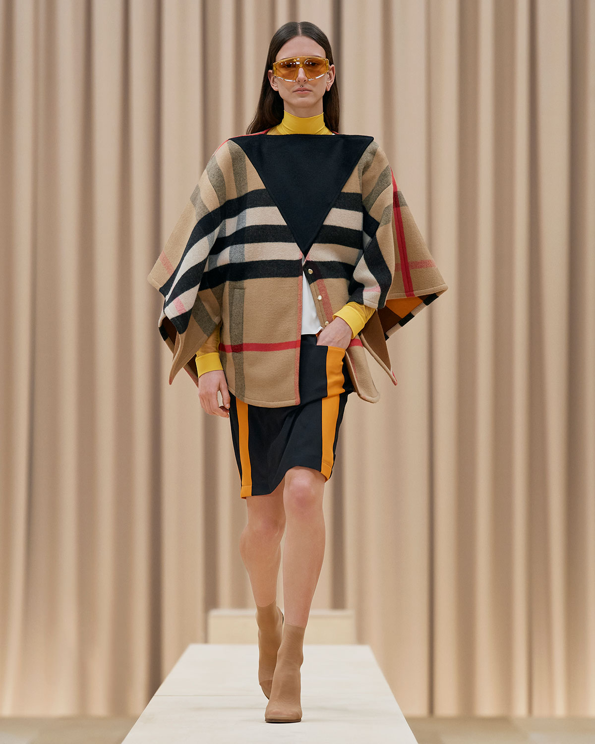 burberry-fall-winter-2021-womenswear
