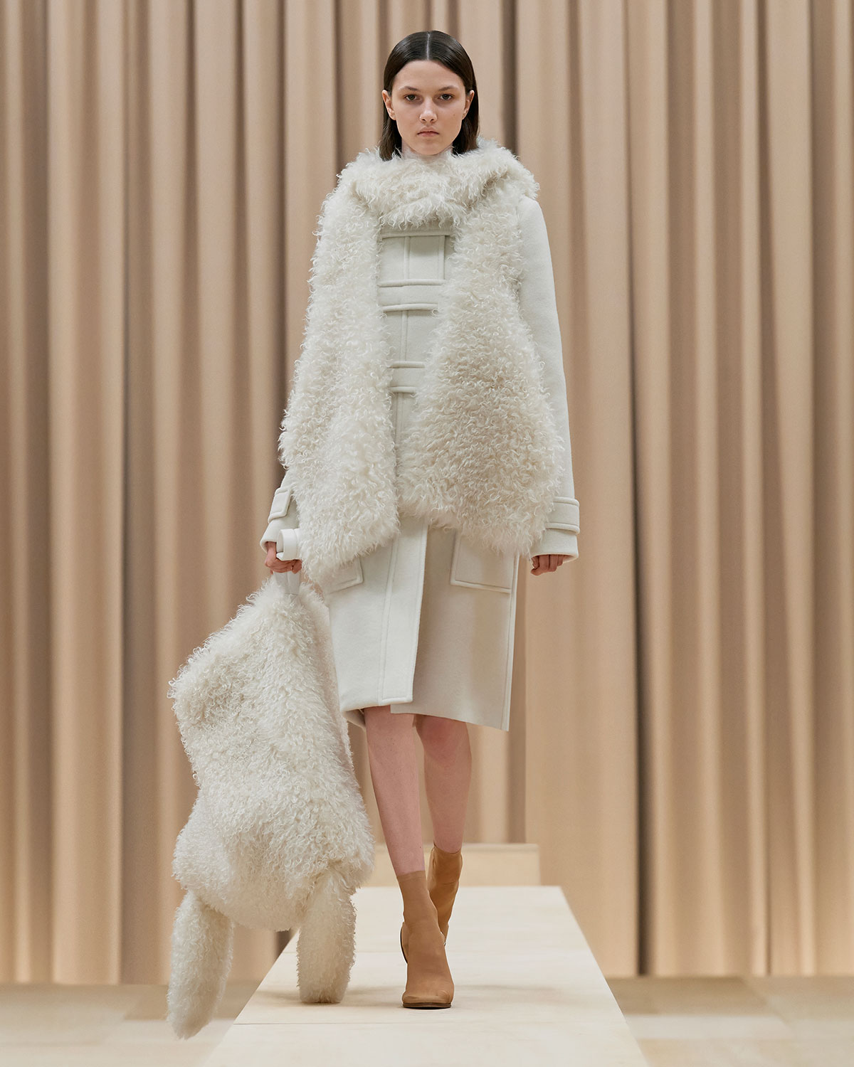 burberry-fall-winter-2021-womenswear