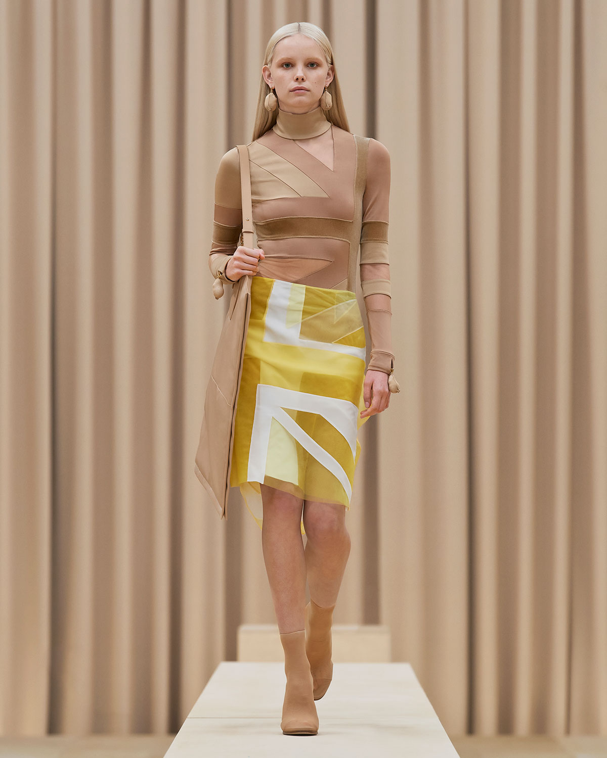 burberry-fall-winter-2021-womenswear