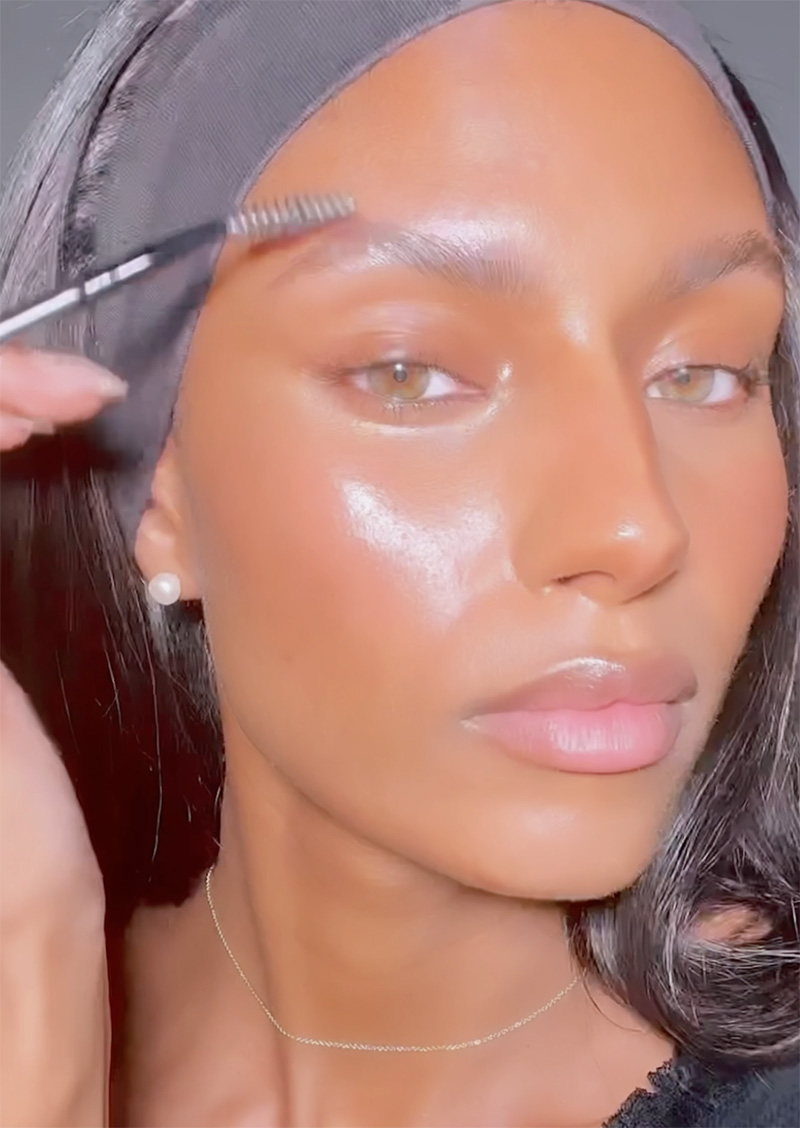 Effortlessly Chic Makeup With Model Sydney Harper