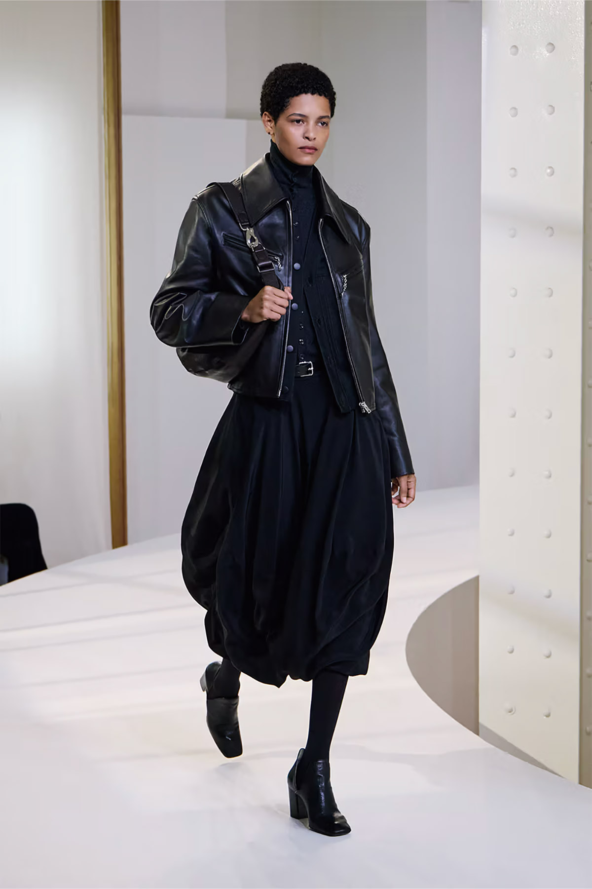 Parisian Ease Meets Sharp Tailoring at Lemaire Fall 2025