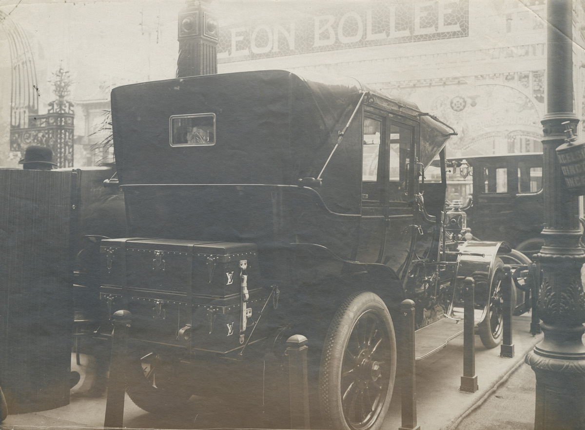 Salon de l'Automobile de 1908 : Voiture equipee de malles auto