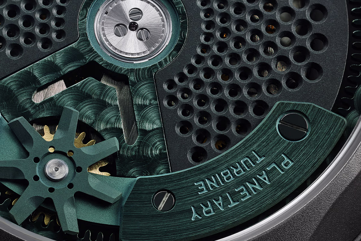 URWERK UR-100V Magic T