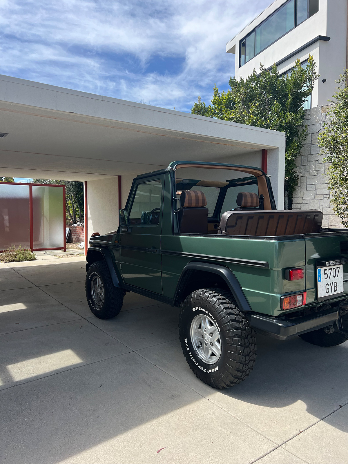 1986 Mercedes-Benz 230GE SWB | Courtesy of Basic.Space