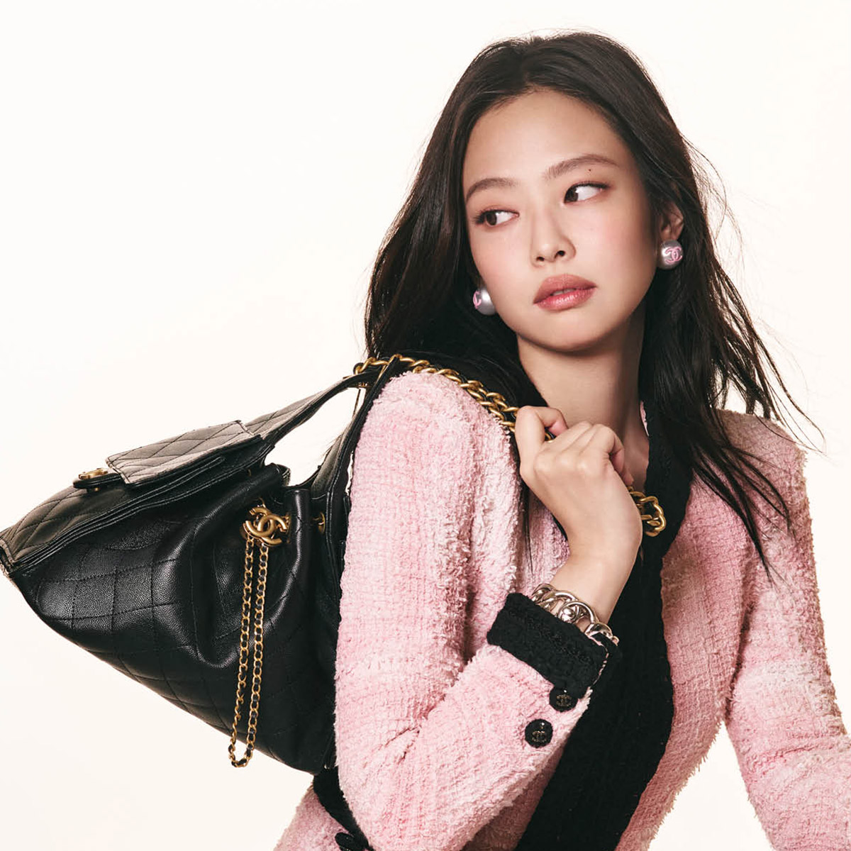 JENNIE Joins CHANEL for the Iconic 25 Handbag Campaign