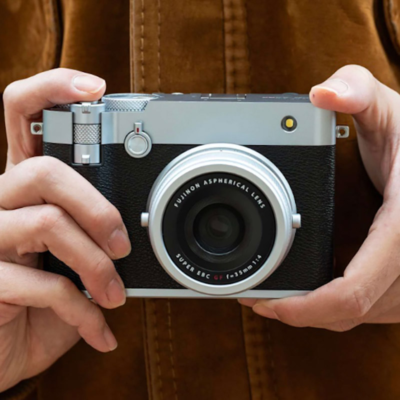 Fujifilm’s GFX100RF Sets New Standard in Medium-Format Photography