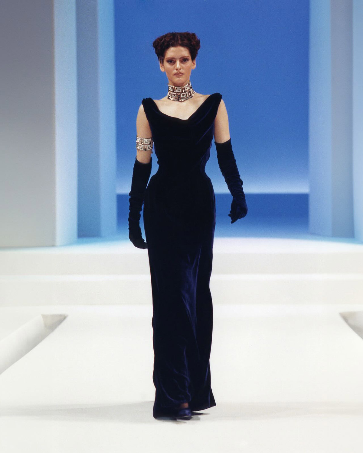 Velvet dress with gloves from the Fall Couture 1999/2000 «Les Méduses» collection by Manfred Thierry Mugler