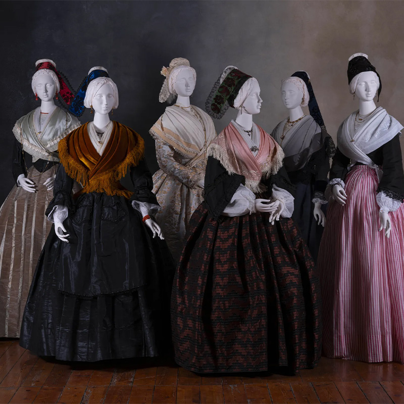 Fragonard Exhibition Unfolds Three Centuries of Fashion