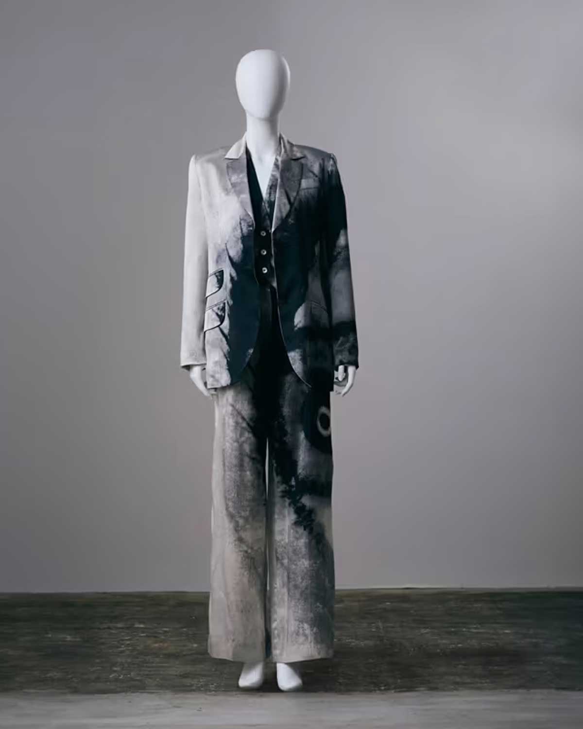 LA MUSEUM is Letting Us Explore Decades of Fashion History