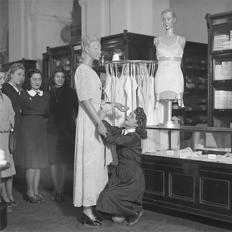 Palazzo Pitti Hosts Moda in Luce 1925-55 Italian Fashion Exhibition