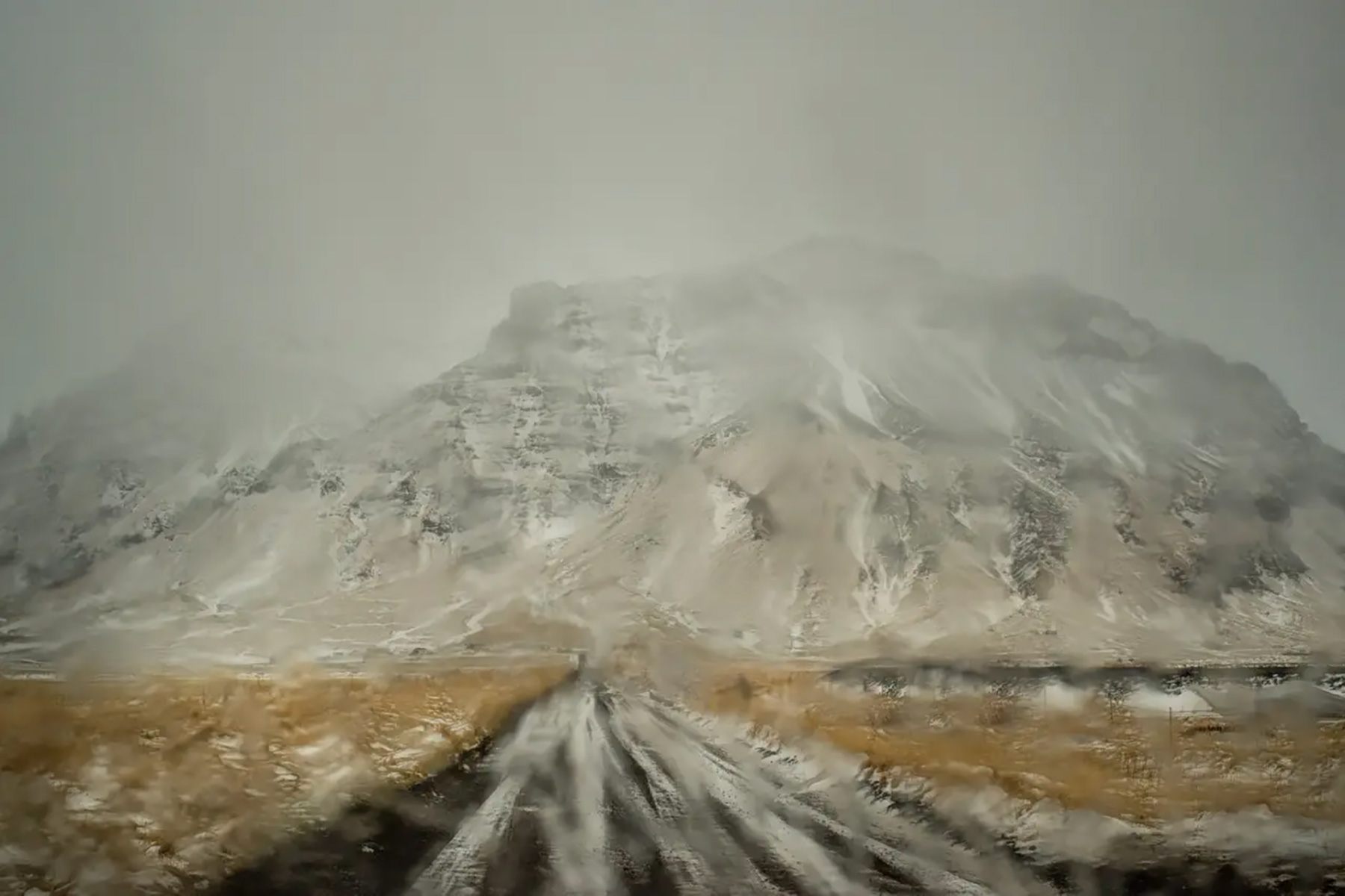Todd Hido | #11805-5737, The End Sends Advance Warning series, 2017 | Courtesy of Galerie Les filles du calvaire
