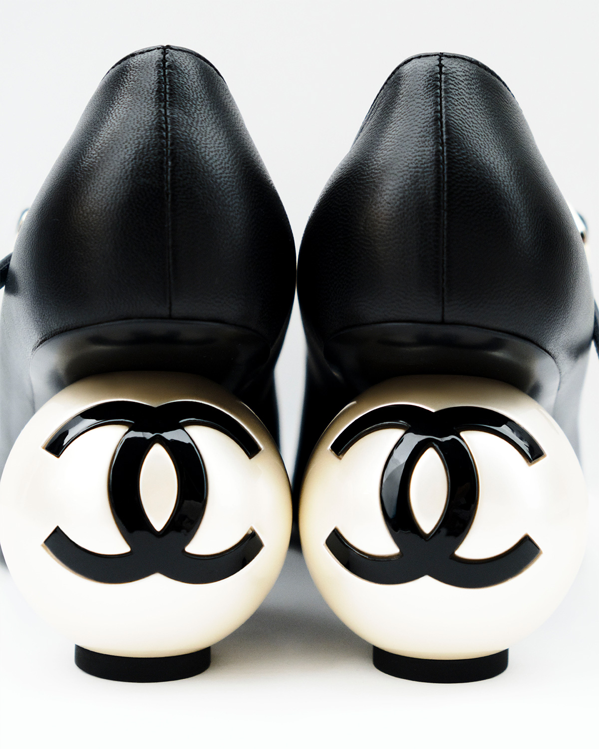 Chanel Fall-Winter 2025/26 Ready-To-Wear Collection Ad Campaign Featuring Lulu Tenney Review
