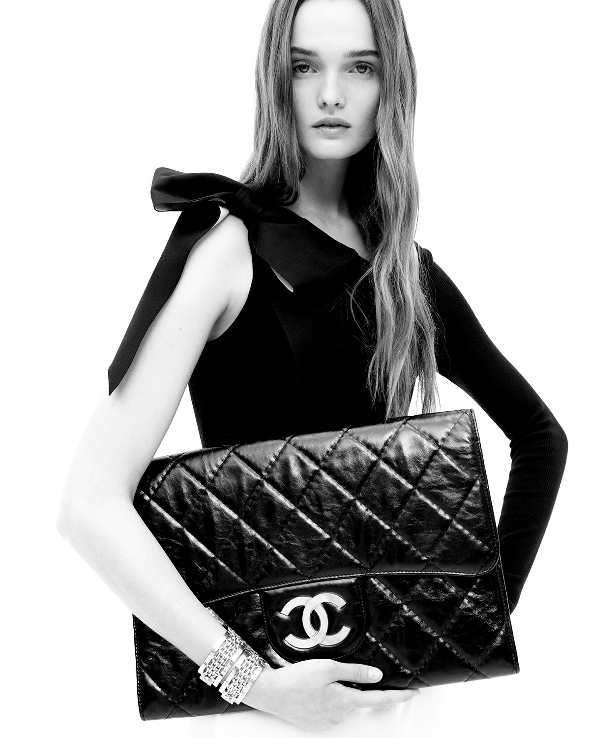 Chanel Fall-Winter 2025/26 Ready-To-Wear Collection Ad Campaign Featuring Lulu Tenney Review