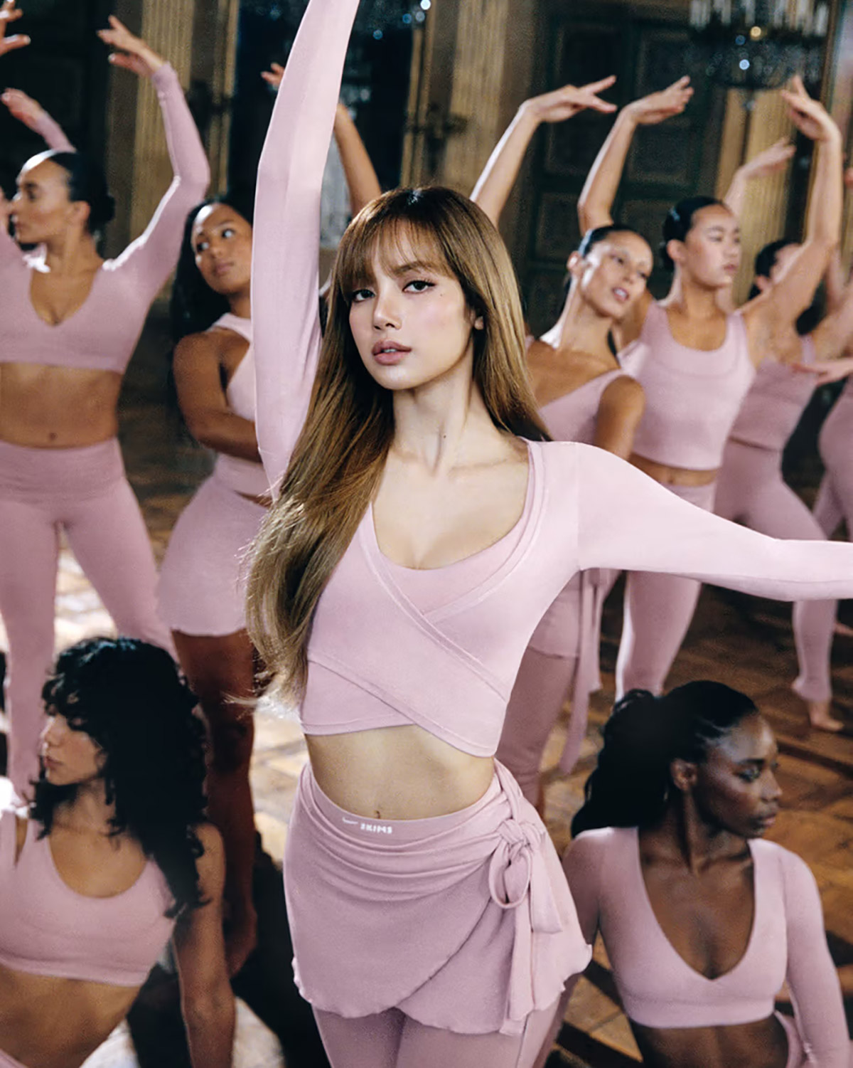 LISA BLACKPINK NikeSKIMS 2026